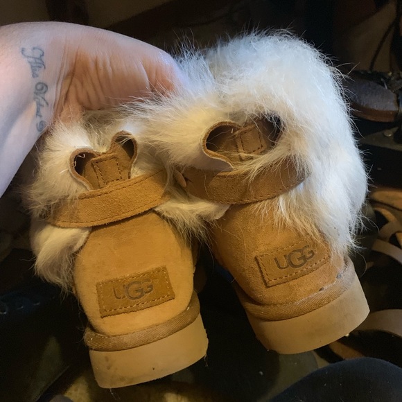 Uggs 7 but uggs are a size down so fit an 8 - Picture 2 of 3